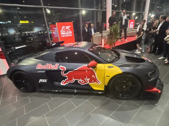 Besucherinnen und Besucher konnten den ABT Audi R8 XGT mit Red-Bull-Folierung bestaunen. | Foto: Mario Popp/MeinBezirk