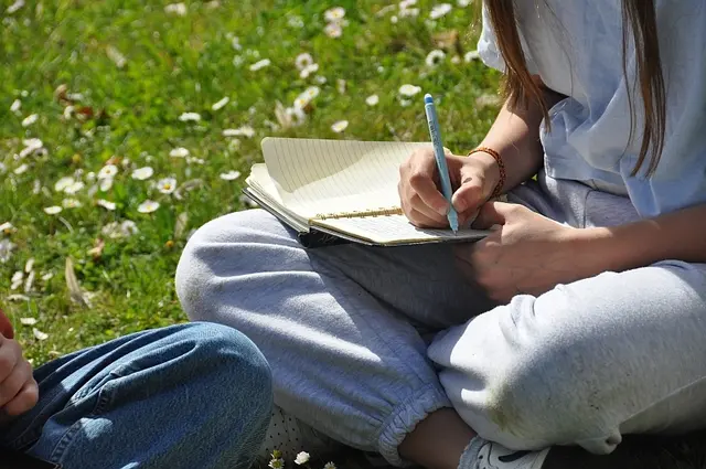 Bei den Werkstatttreffen können Kinder und Jugendliche in entspannter Atmosphäre ihrer Fantasie freien Lauf lassen. | Foto: literaturwerkstatt