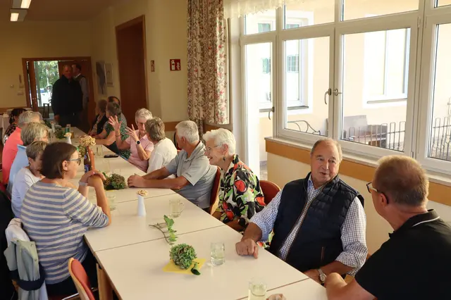 In gemütlicher Runde zusammensitzen