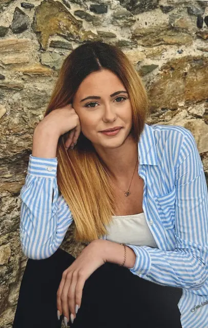 Die 20-jährige Leonie Stückelberger hat sich mit dem Nagelstudio „Shine – Nails by Leonie“ in Althofen selbstständig gemacht. | Foto: Privat