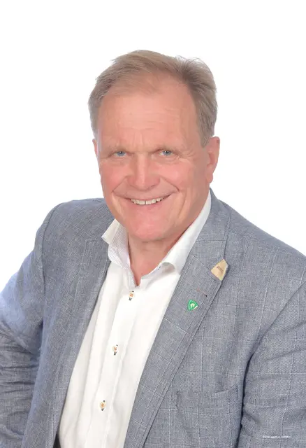Bürgermeister Erwin Dirnberger berichtet über neue Projekte. | Foto: FOTO KOREN