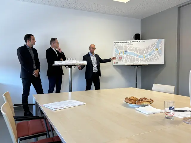 Wolfgang Strenn, Abteilungsleiter der Stadt Wien – Brückenbau und Grundbau, Patrick Huber von der TU Wien und Christian Zant, Verkehrskoordinator der Stadt Wien, erläuterten die Details zur weiteren Vorgangsweise. | Foto: Matthias Pandrea/MeinBezirk