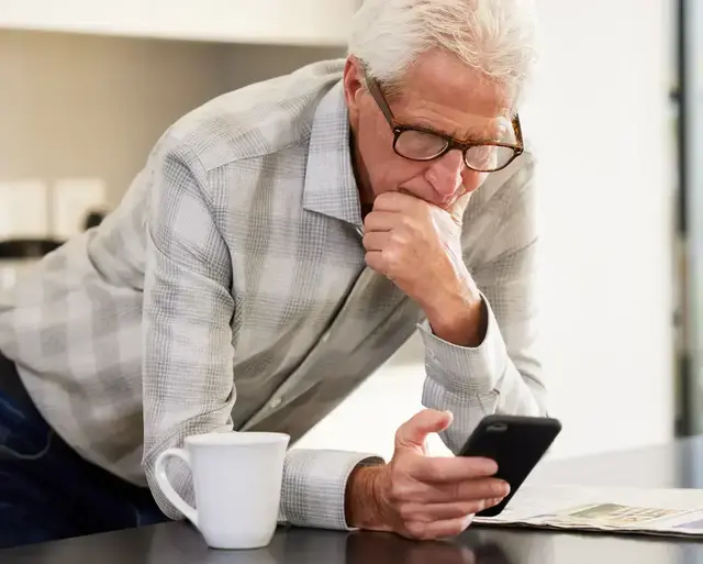Seniorin entging großem Betrug dank aufmerksamer Bankmitarbeiter. (Symbolbild) | Foto: panthermedia/peopleimages