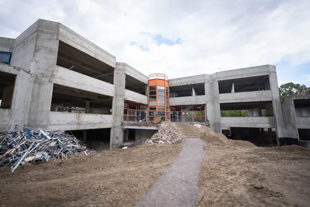 Die Marco-Polo-Platz-Schule sieht aktuell kaum wiedererkennbar aus. Zurzeit wird sie groß saniert. | Foto: David Bohmann