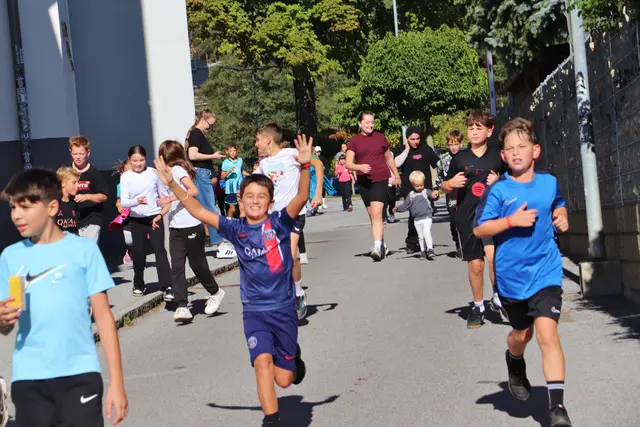 Motiviert liefen 628 Schüler und deren Lehrer Runde um Runde für den guten Zweck. | Foto: Edith Ertl