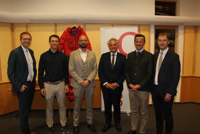 Lukas Bohn, Patrick Hauser, Mario Oberndorfer, Günther Süss, Florian Danninger und Werner Helmberger (v.li.). | Foto: Staudinger