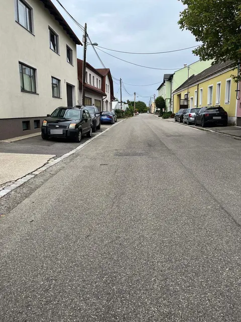 Für alle Autos auf den Bildern die MeinBezirk vorliegen, liefert der Beschuldigte eine Erklärung.  | Foto: z.V.g.