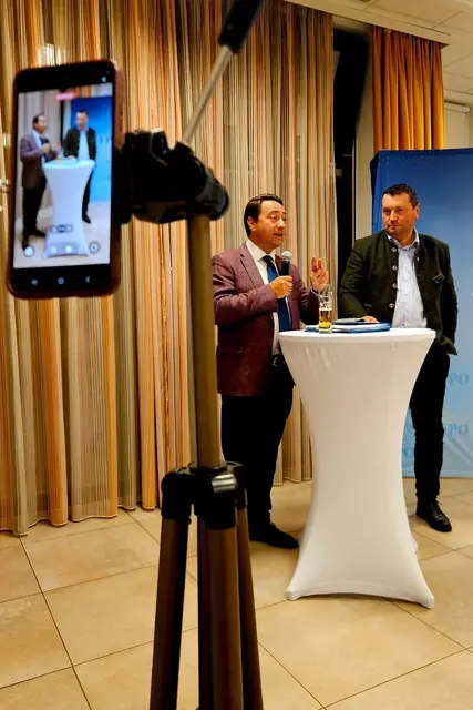 FPÖ-Landesparteiobmann Manfred Haimbuchner und Arthur Kroismayr von den Freien Bauern referierten beim Bürgerstammtisch in Thalheim bei Wels. | Foto: FPÖ Thalheim