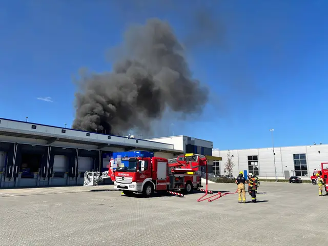Insgesamt standen 74 Einsatzkräfte der umliegenden Feuerwehren mit 22 Fahrzeugen im Einsatz.

 | Foto: FF Kalsdorf