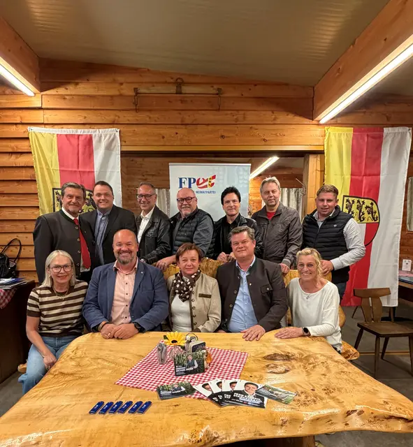 Josef Lobnig, Wolfgang Miglar, Erwin Svensek, Gerald Grebenjak, Andreas Motschnig, Hans Steinacher, Michael Dreier  (hinten von  links)
Maria Grebenjak, Kajetan Glantschnig, Poldi Steindorfer, Reinhard Schildberger, Gabi Pitomec (vorne von links)