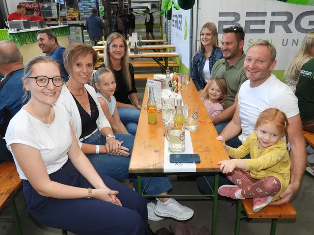 Groß gefeiert wurde 10 Jahre Berger, Fliesen und Natursteine in Waldhausen.  | Foto: Robert Zinterhof
