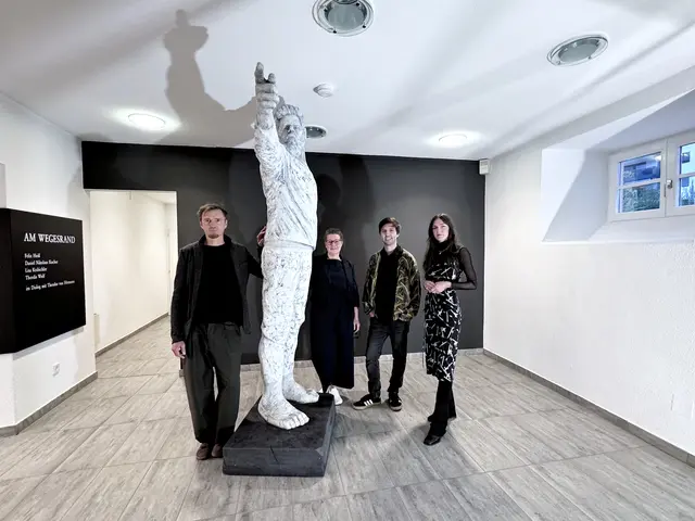 Daniel Nikolaus Kocher, Lisa Krabichler, Felix Heiß und Thordis Wolf – vier zeitgenössische Positionen im Dialog mit Theodor von Hörmann. Skultpur von Daniel Kocher.