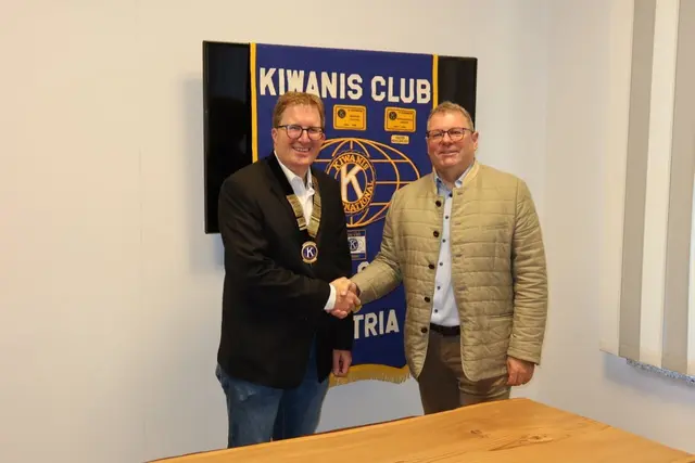 Amtsübergabe an Präsident Martin Schitter(links), Pastpräsident Manfred Lerchner. | Foto: Kiwanis Lungau / Martin Schitter