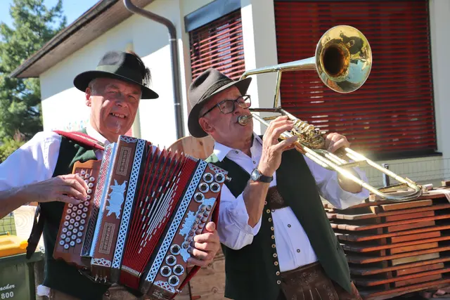 Das Duo Steirisch-Echt spielte beim Oktoberfest der FPÖ Feldkirchen zünftig auf. | Foto: Edith Ertl