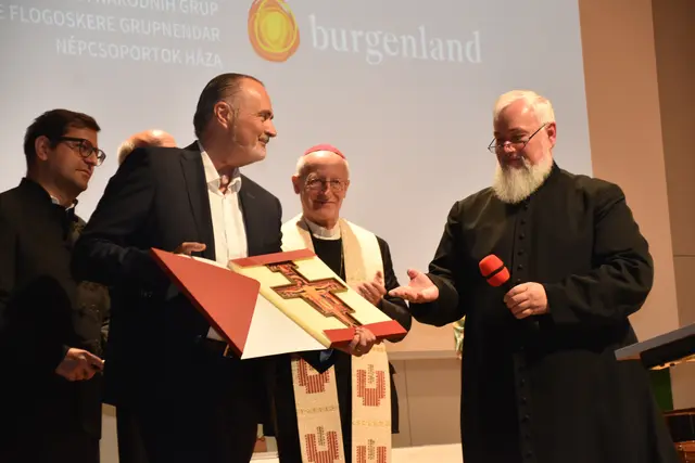 Hans Peter Doskozil übernahm ein Franziskanerkreuz für das neue Haus. | Foto: MeinBezirk/Michael Strini