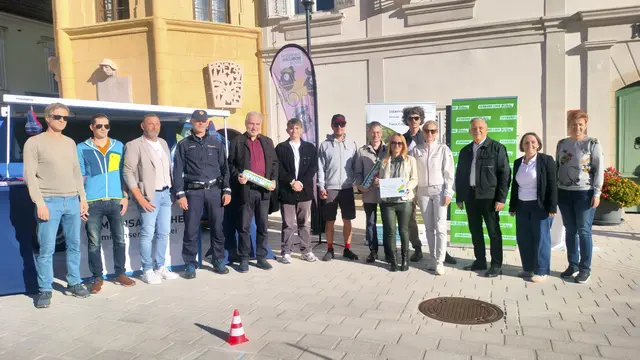 Bgm. Karl Lautner und seine Amtskollegin Urška Mauko Tuš eröffneten gemeinsam mit den Vertretern der Organisationen den Mobilitätstag am Bad Radkersburger Hauptplatz. | Foto: Stadtgemeinde Bad Radkersburg
