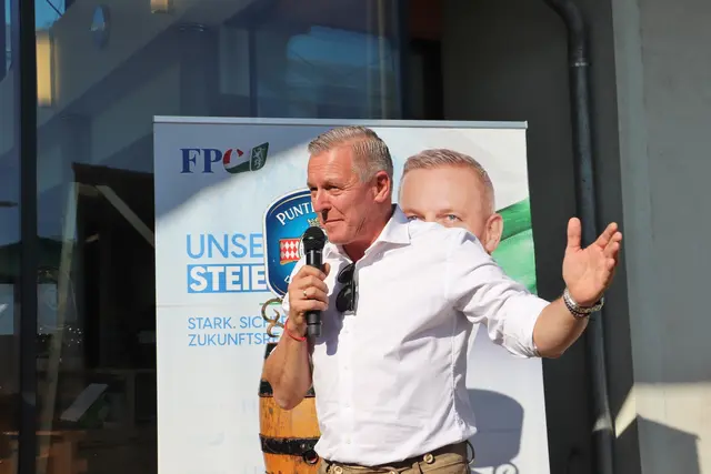 LH Mario Kunasek beim Oktoberfest der FPÖ Feldkirchen | Foto: Edith Ertl