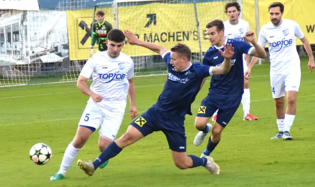Die Westendorfer (blau) gingen zwar in Führung, mussten dann jedoch die zweite Niederlage der Saison hinnehmen. | Foto: Klaus Kogler