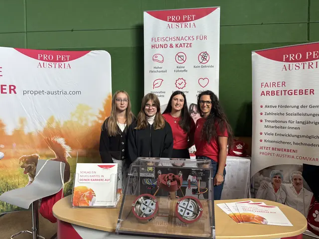 Auch die Firma Pro Pet aus Gastern informierte bei der Waldviertler Jobmesse über berufliche Möglichkeiten, rechts im Bild Stefanie Neuwirth. | Foto: Kerstin Freisleben-Schöbel