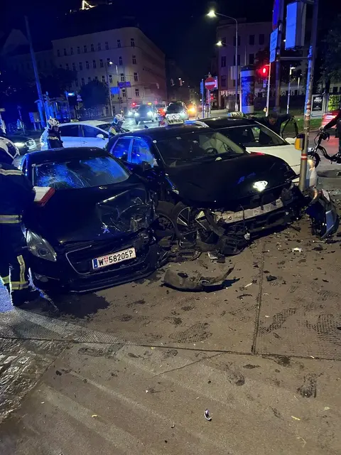 Verkehrsunfall in Ottakring: Rote Ampel führte zu Gürtel-Kollision. | Foto: LPD Wien