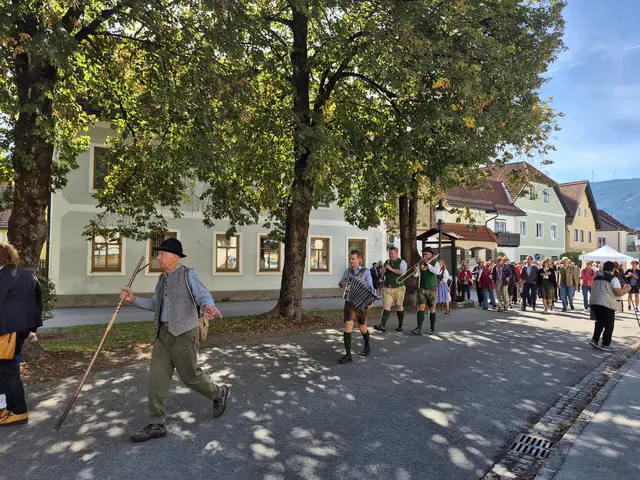 Literat Franz Gollner führt die Roas an, um bald an seinem ersten Platz Rosegger lesen zu können. | Foto: Andrea Stelzer
