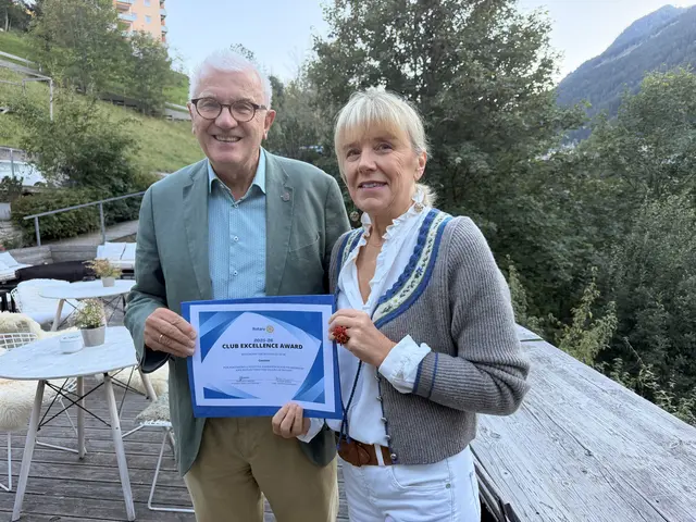 Präsident Heinrich Thaler und Past-Präsidentin Inge Gamsjäger freuen sich über die Auszeichnung