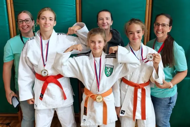 Die Junior- und Senior-Girlies | Foto: Union