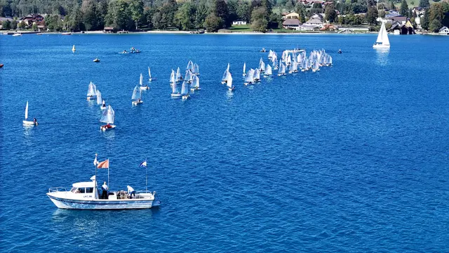 Die Jüngsten im Segelsport zeigten auf ihren „Optis“ taktisches Feingefühl und jede Menge Mut bei den herbstlichen Windbedingungen auf dem Attersee.  | Foto: A. Geritzer