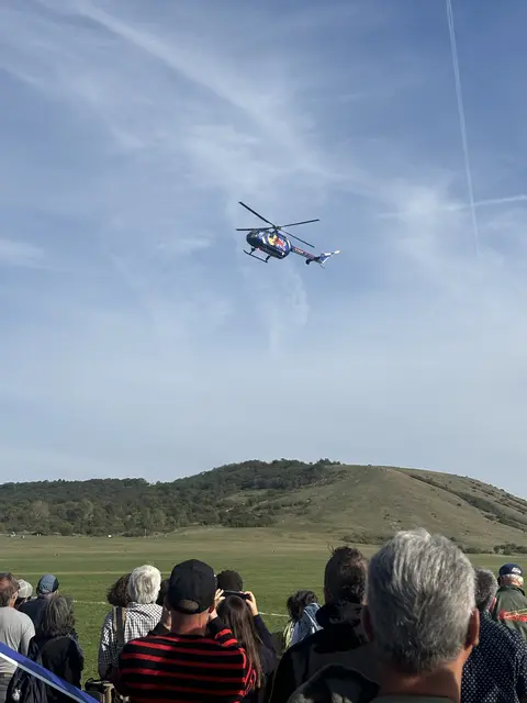 Die Flying Bulls zeigten nicht nur mit Flugzeugen, sondern auch mit dem Helikopter ihr Können. | Foto: Lukas Leidenfrost