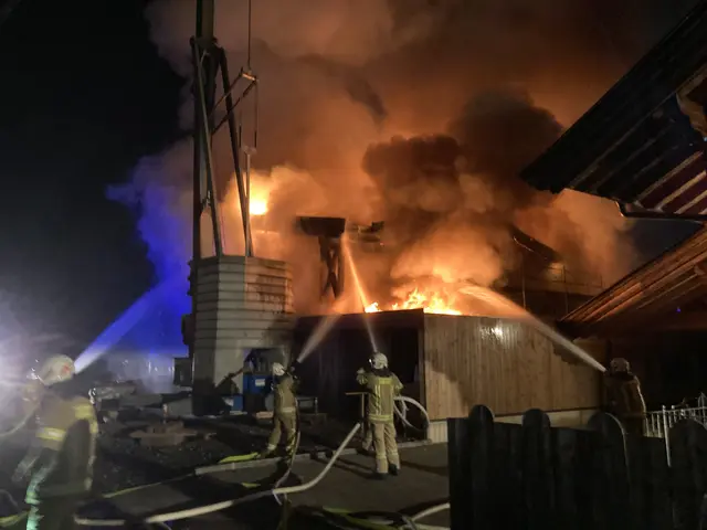 In Oberndorf in Tirol kam es am Samstag zu einem Brand bei einem Rohbau.  | Foto: ZOOM.Tirol