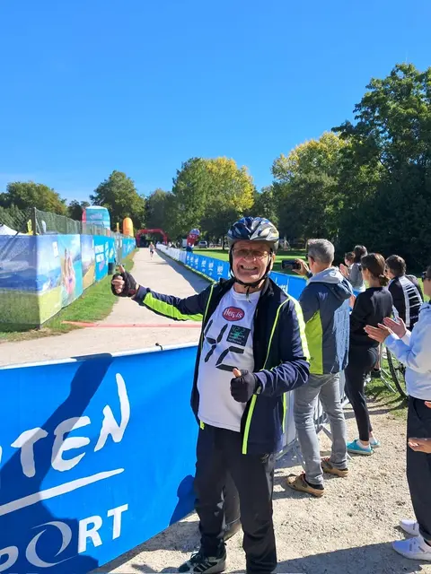Joe Pachler gehört zu den Helfern entlang der Strecke. | Foto: Pachler