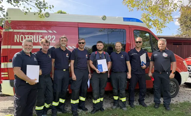 Die Feuerwehreinsatztaucher des Bezirks Völkermarkt mit Bezirkswasserdienstbeauftragtem Wolfgang Tischler (li.) nach der erfolgreichen Weiterbildung. | Foto: Privat