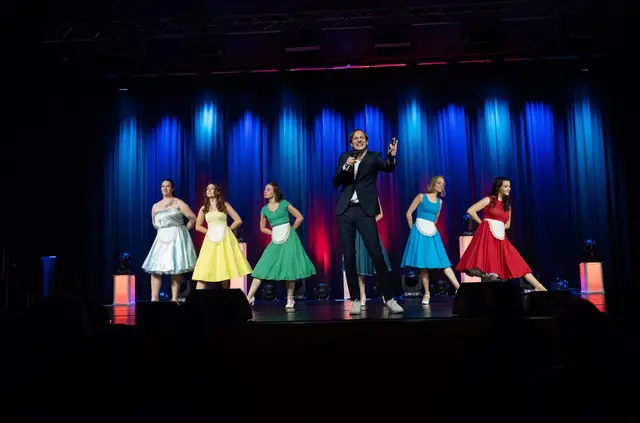 Die schwungvolle Musical-Show begeisterte in der Stadthalle Ternitz. | Foto: Santrucek