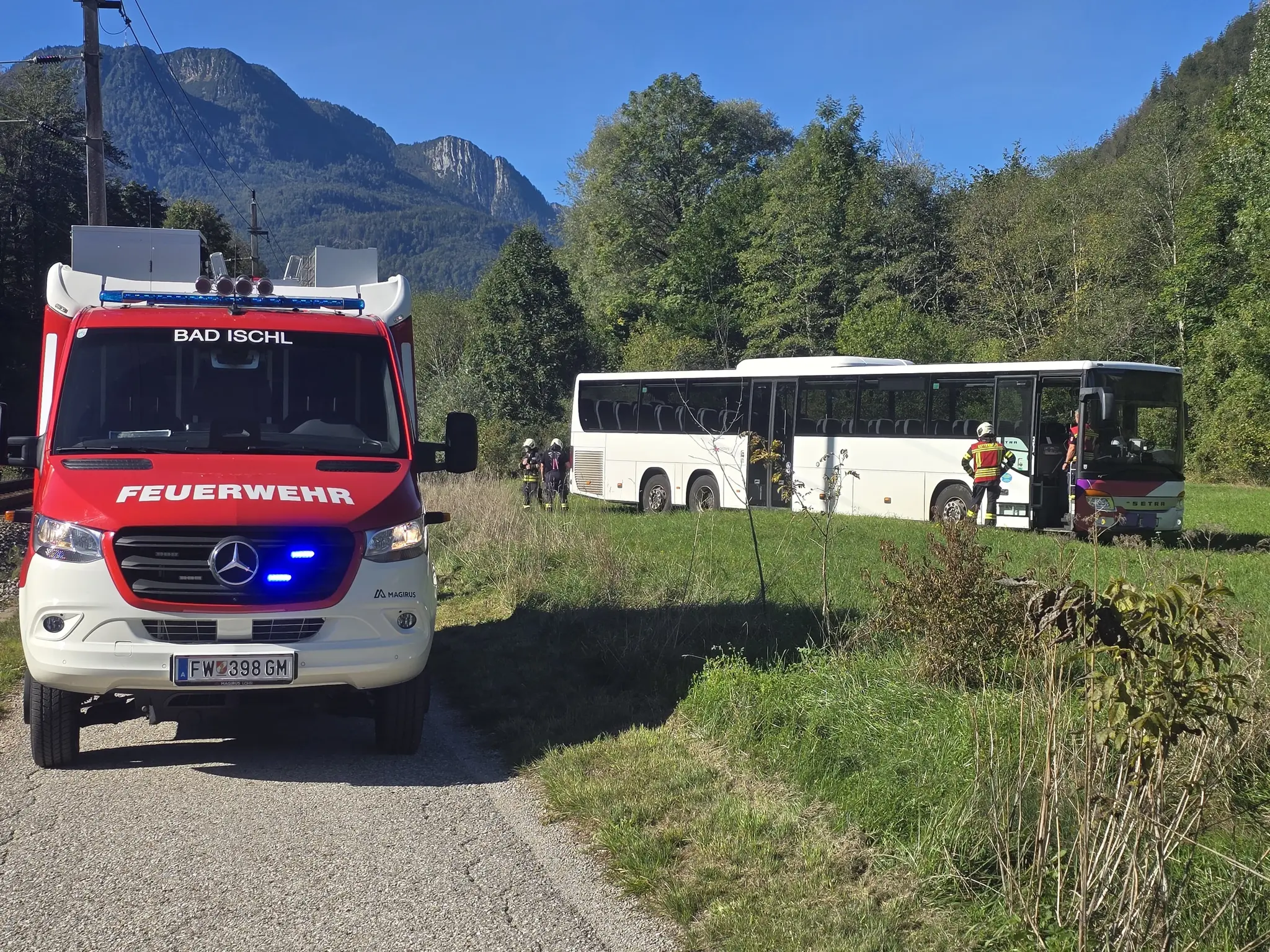 Bus auf Abwegen: Wendemanöver in Bad Ischl ging schief - Salzkammergut