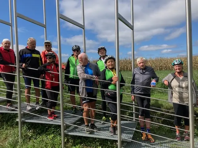 Die Naturfreunde-Radler mit Ortsgruppen-Vorsitzendem Karl Rapold freuen sich über die gelungene Radtour zum heurigen Saisonabschluss. | Foto: Privat