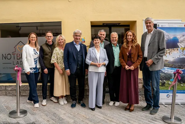 Feierliche Eröffnung: Bürgermeister Dietmar Wallner, Soziallandesrätin Eva Pawlata, Caritasdirektorin Elisabeth Rathgeb und Ehrengäste würdigten das Projekt Notburga Laden. | Foto: Foto: Markus Ocvirk