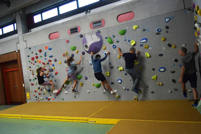 Auch das Bouldern wurde bei einem Workshop gezeigt.  | Foto: Friedl Schwaighofer