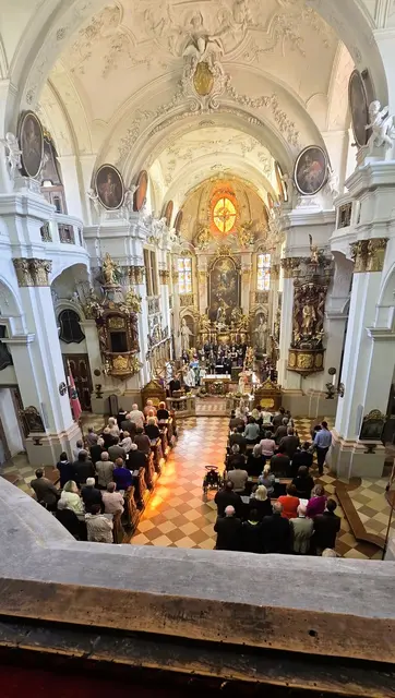 Zahlreiche Gläubige feierten Erntedank in der Pfarrkirche Dürnstein.
 | Foto: R.L.