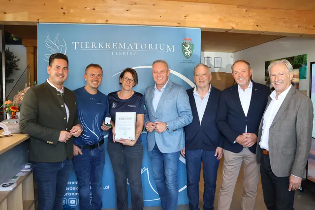 Im Rahmen der FPÖ-Bezirkstour stand auch der Besuch des Tierkrematoriums in Lebring auf dem Programm. | Foto: FPÖ Steiermark