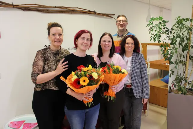 v.l.: Marion Pogats-Ibasich (Pflege- und Betreuungsmanagerin Wohnbereich 1 und stv. Pflegedirektorin), Andrea Marker (administrative Assistenz), Nadine Rosenbauch (Mitarbeiterin Wirtschaft und Support), Johannes Salaban-Hofer (Kaufmännischer Direktor), Eva Grabbe (Pflegedirektorin). | Foto: PBZ Pottendorf