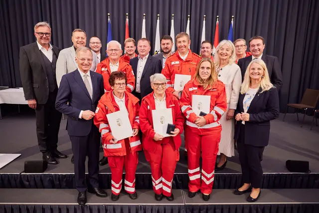 Helmut Donner, Christine Anderl, Renate Andraschko, Stefan Stutz, Bettina Fellhofer und Franz Meindl wurden geehrt. Harald Eibensteiner ist nicht am Bild. | Foto: Land OÖ/Maximilian Mittendorfer