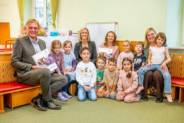 Mit der Vorstellung eines umfassenden Kinderschutzkonzeptes will die Stadt ein deutliches Zeichen für mehr Sicherheit, Transparenz und Verantwortungsbewusstsein im Umgang mit Kindern der städtischen Kinderbildungs- und -betreuungseinrichtungen (KBBE) setzen. | Foto: Stadt Wels