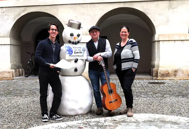 Michael Schadler, Harald Jost und Eva Heidlmair vom Organisationsteam des Musikwettbewerbs „Voices for the earth“ | Foto: Lechner