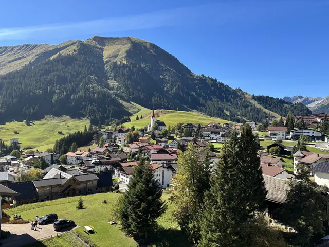 Diesen Blick auf Berwang hat man von einem der vielen Balkone des neuen Berwanger Hofs. | Foto: MeinBezirk/Günther Reichel