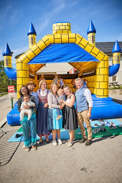 Auch eine Hüpfburg gab es für die Kinder. | Foto: Franz Gleiß