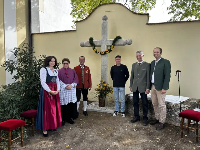 Eva Brandstetter, Pfarrer Sebastian Can. Reg., Rainer Leitgöb, Johannes Brandstetter, Hannes Dietrich und Bürgermeister Boigenfürst. | Foto: Gerhard Ullreich