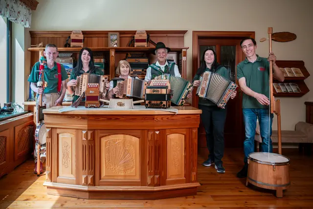 Die Familie Parz aus Semriach fertigt seit knapp 50 Jahren Steirische Harmonikas an, die mittlerweile auf der ganzen Welt gespielt werden. | Foto: Bernd Grosseck
