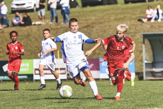 Die LASK-Kicker feierten Derbysiege gegen BW Linz und St. Magdalena und kassierten erst im Finale die bittere Niederlage, doch am Ende überwog der Spaß am Sport. | Foto: Reischl