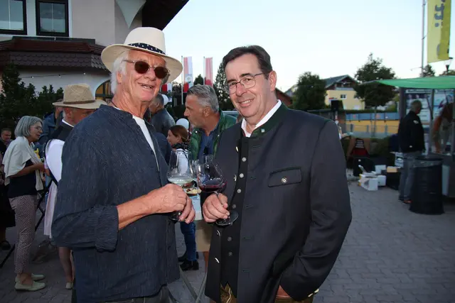Skusi-Obmann Hermann Göschl mit Bürgermeister Andreas Hasenöhrl.