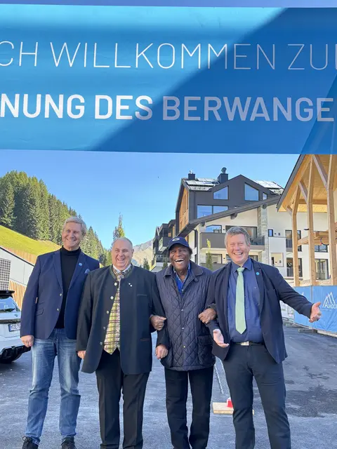 Sie freuten sich: Gerhard Brix, Dietmar Berktold, Roberto Blanco und Johannes Arneth (v.l.) am Eröffnungstag. | Foto: MeinBezirk/Günther Reichel